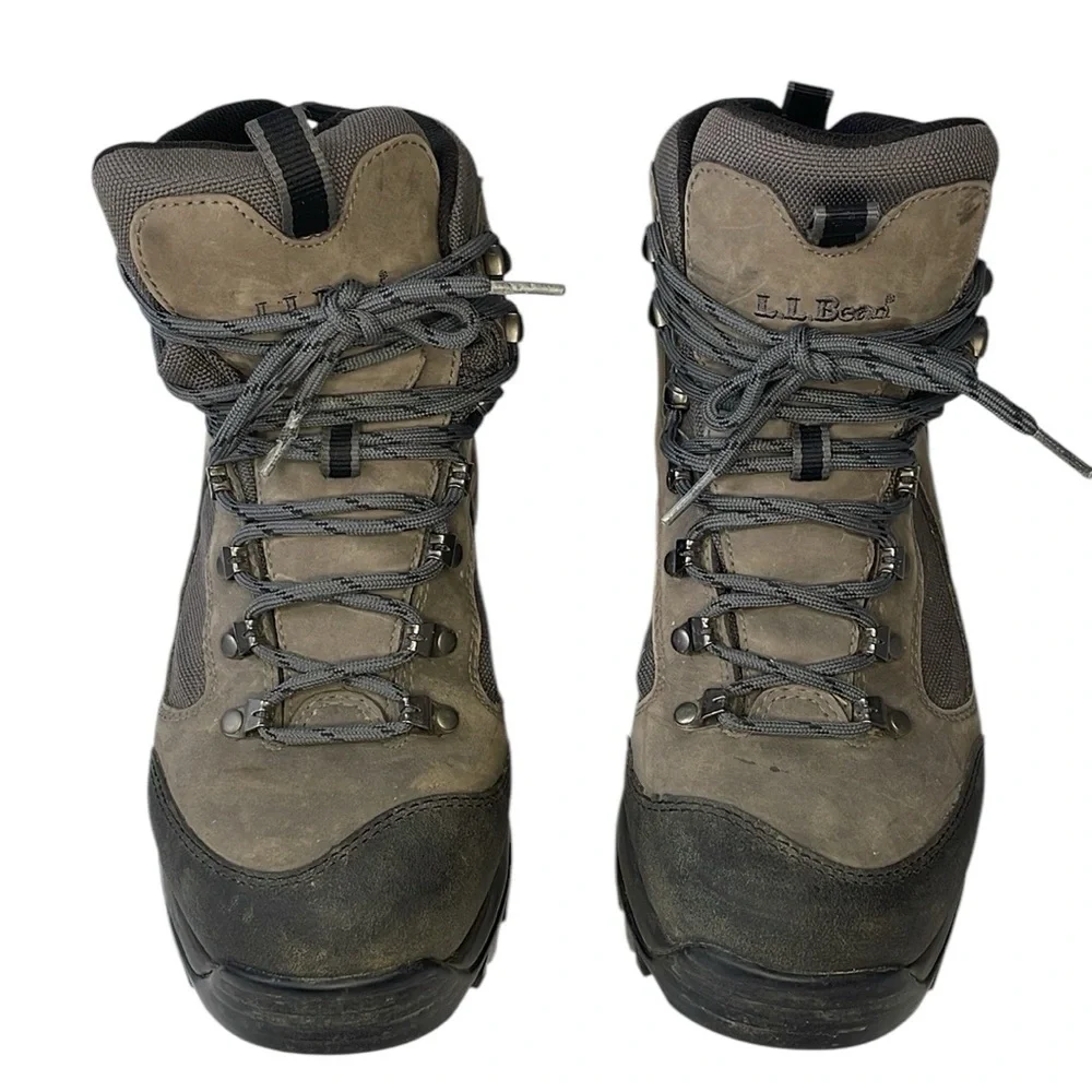 L.L. Bean Gore-Tex women’s Size 8.5 WIDE winter‎ boots with Vibram sole.
